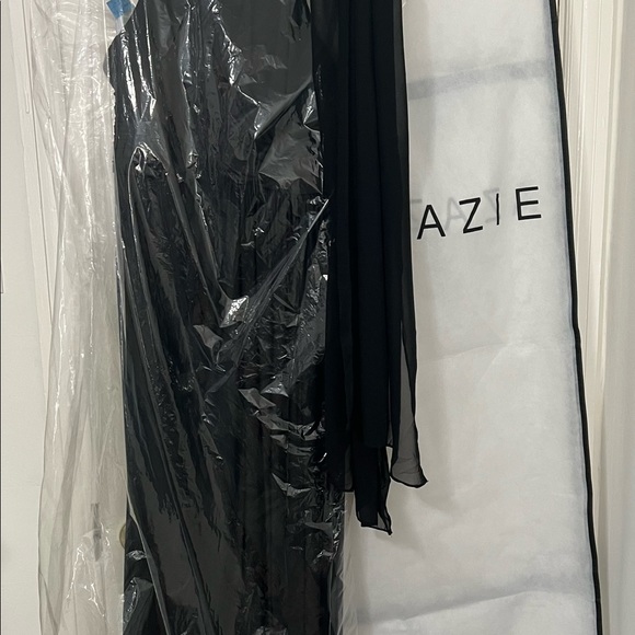 Azazie Camden BLACK Custom 14/16 Black with Shawl and Garment Bag - Picture 4 of 8